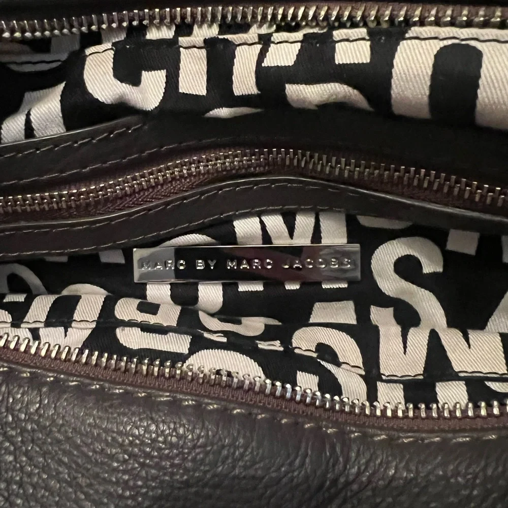 Marc by Marc Jacobs Silver Logo Shoulder Tote Bag - Picture 7 of 9